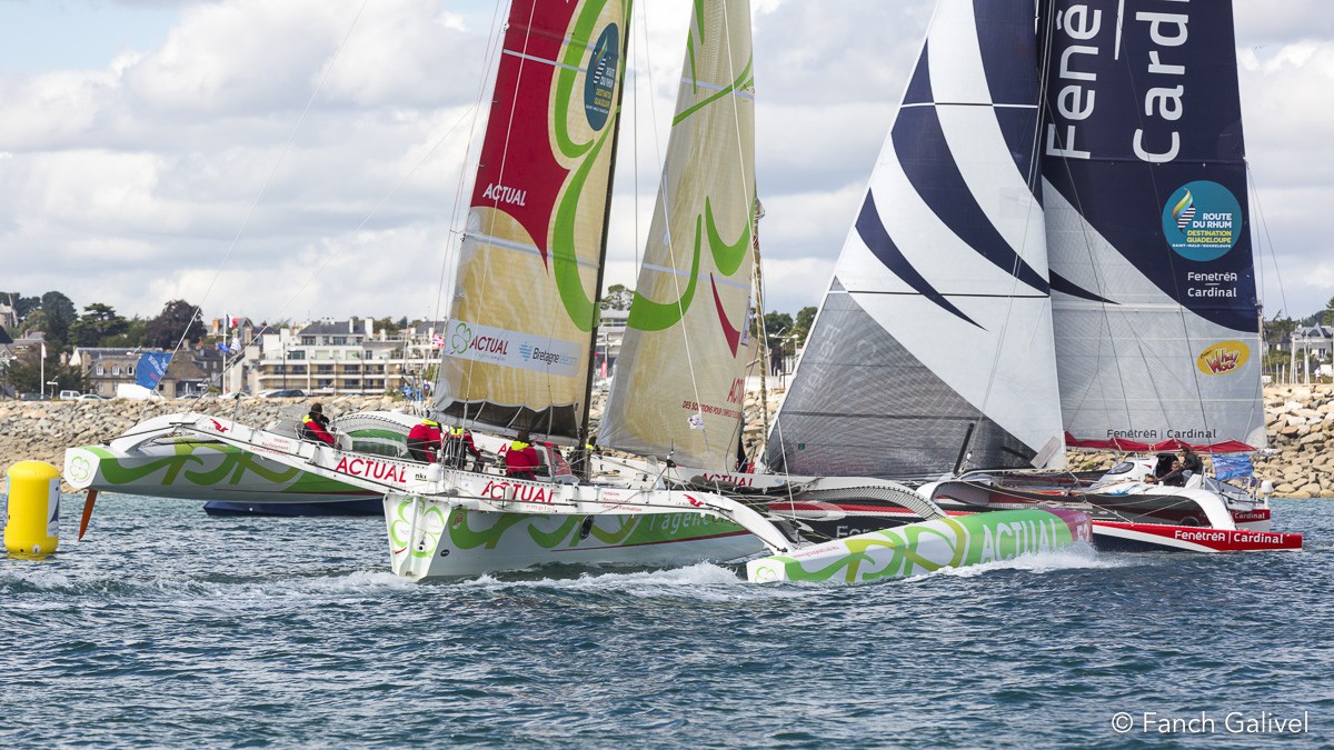 2014 _ Actual (Yves le Blévec) et Fenêtréa Cardinal (Erwan Le Roux) au passage de la bouée "spectacle".