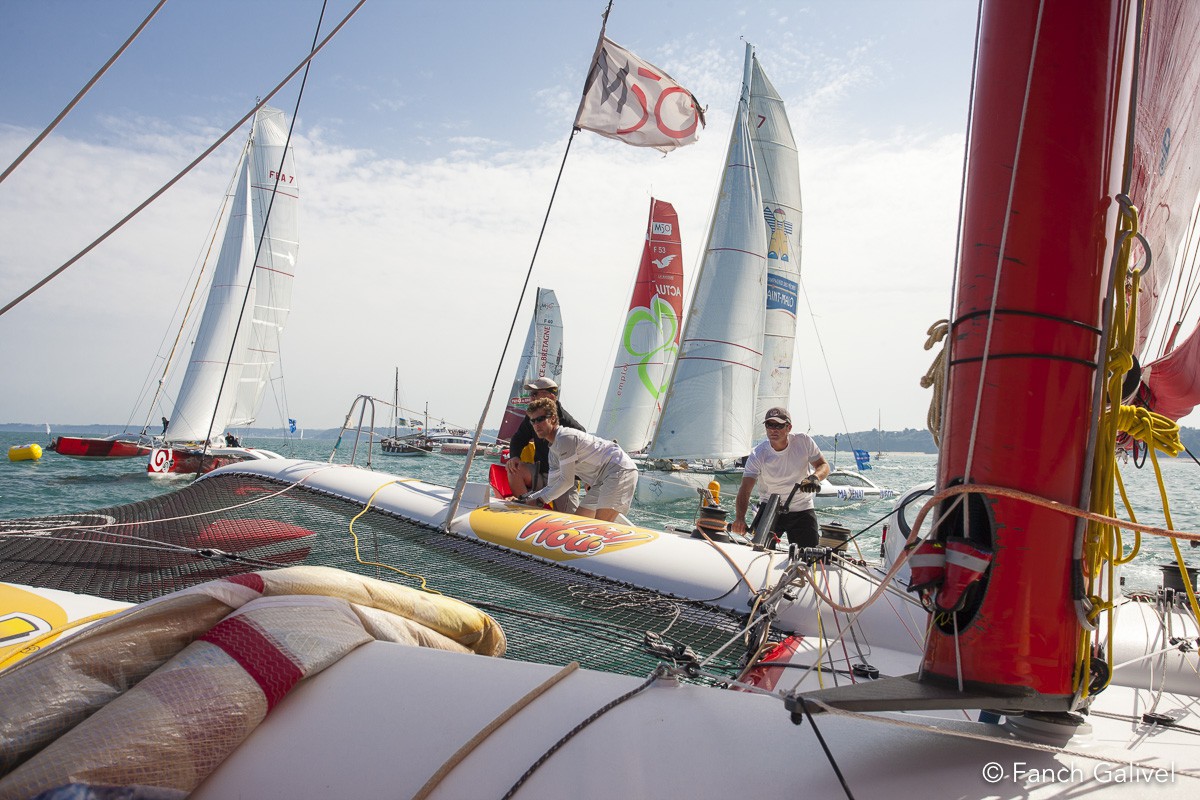2011 _ Au départ d'une manche sur le Trimaran Whaou skipper par Franck-Yves Escoffier.
