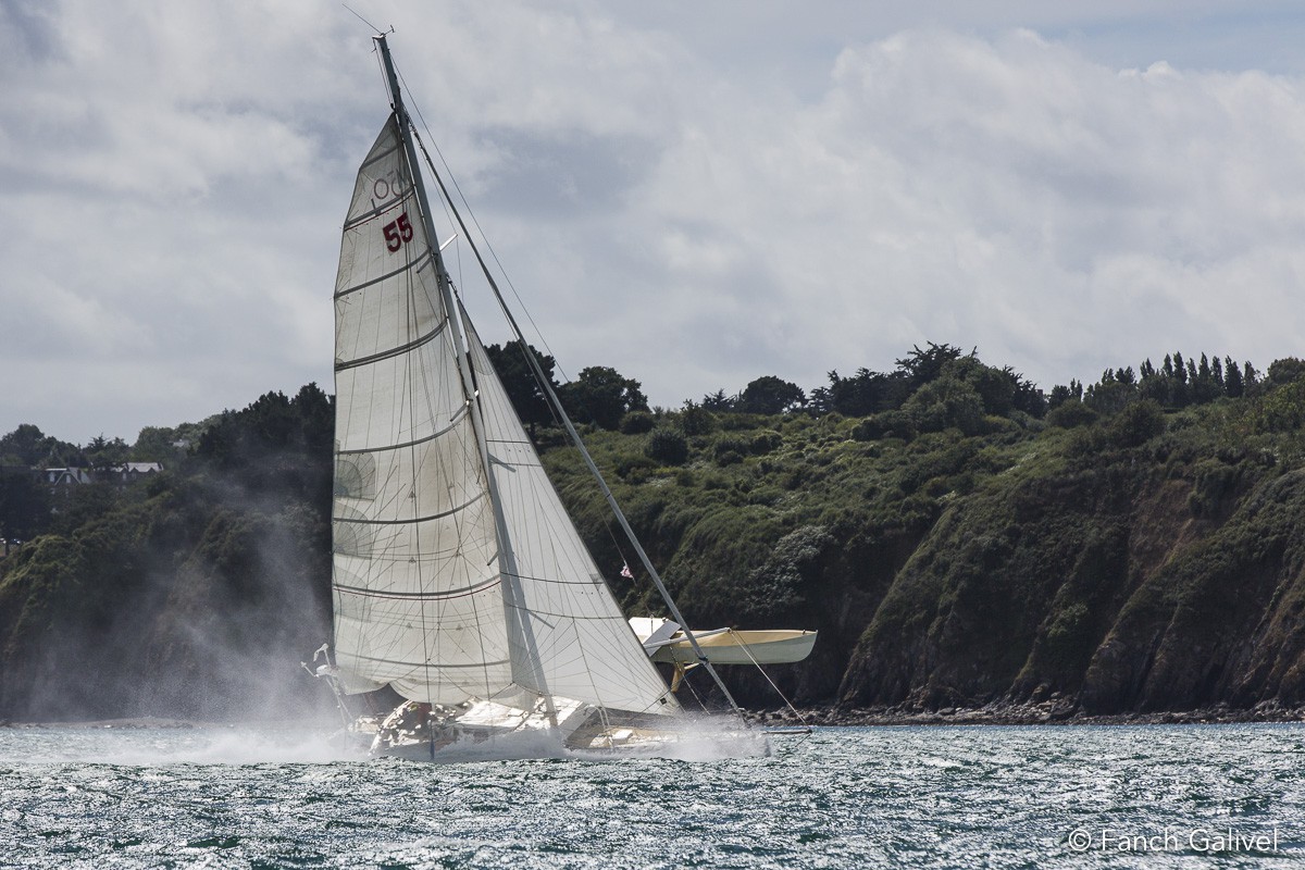 2012 _ Petite frayeur pour Etienne Hochédé, skipper du catamaran PiR2