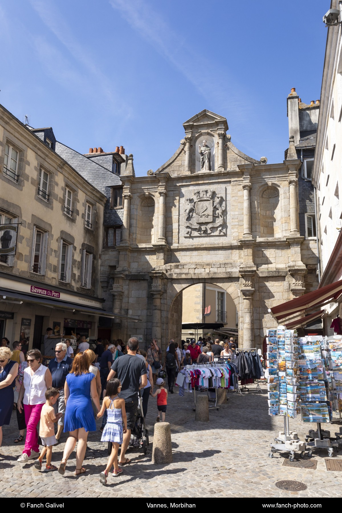 La porte Saint-Vincent à Vannes***The Saint-Vincent gate in Vannes