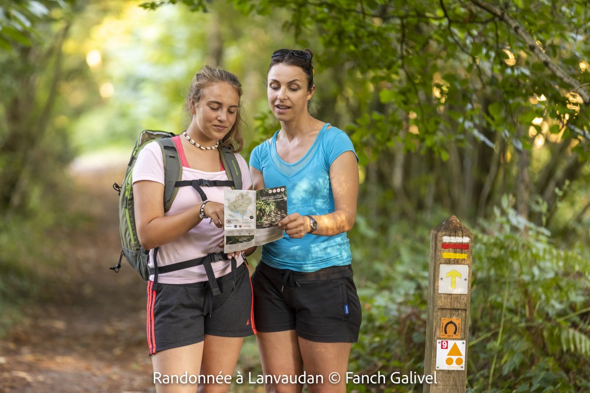 Randonnée à Lanvaudan _ consultation d'une carte