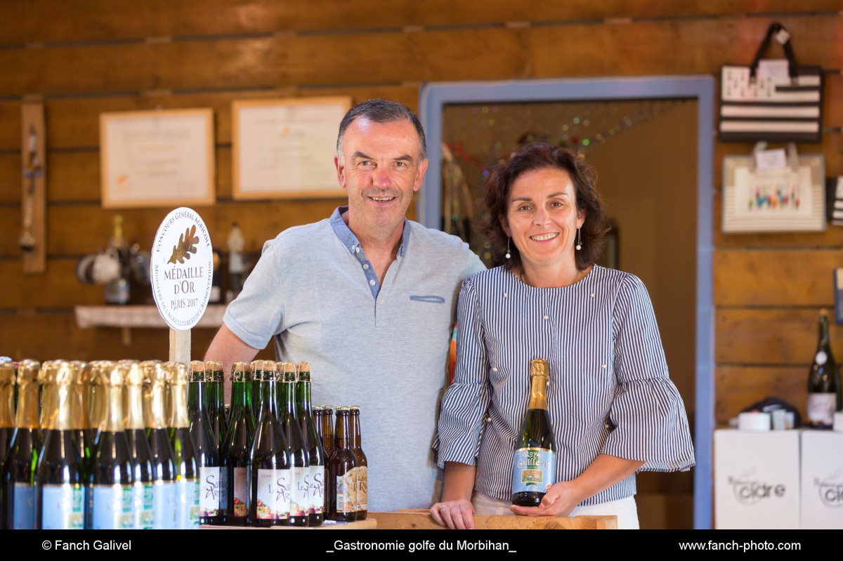 Chantal Nicoll et son mari, de la Maison du Cidre, à Le Hézo