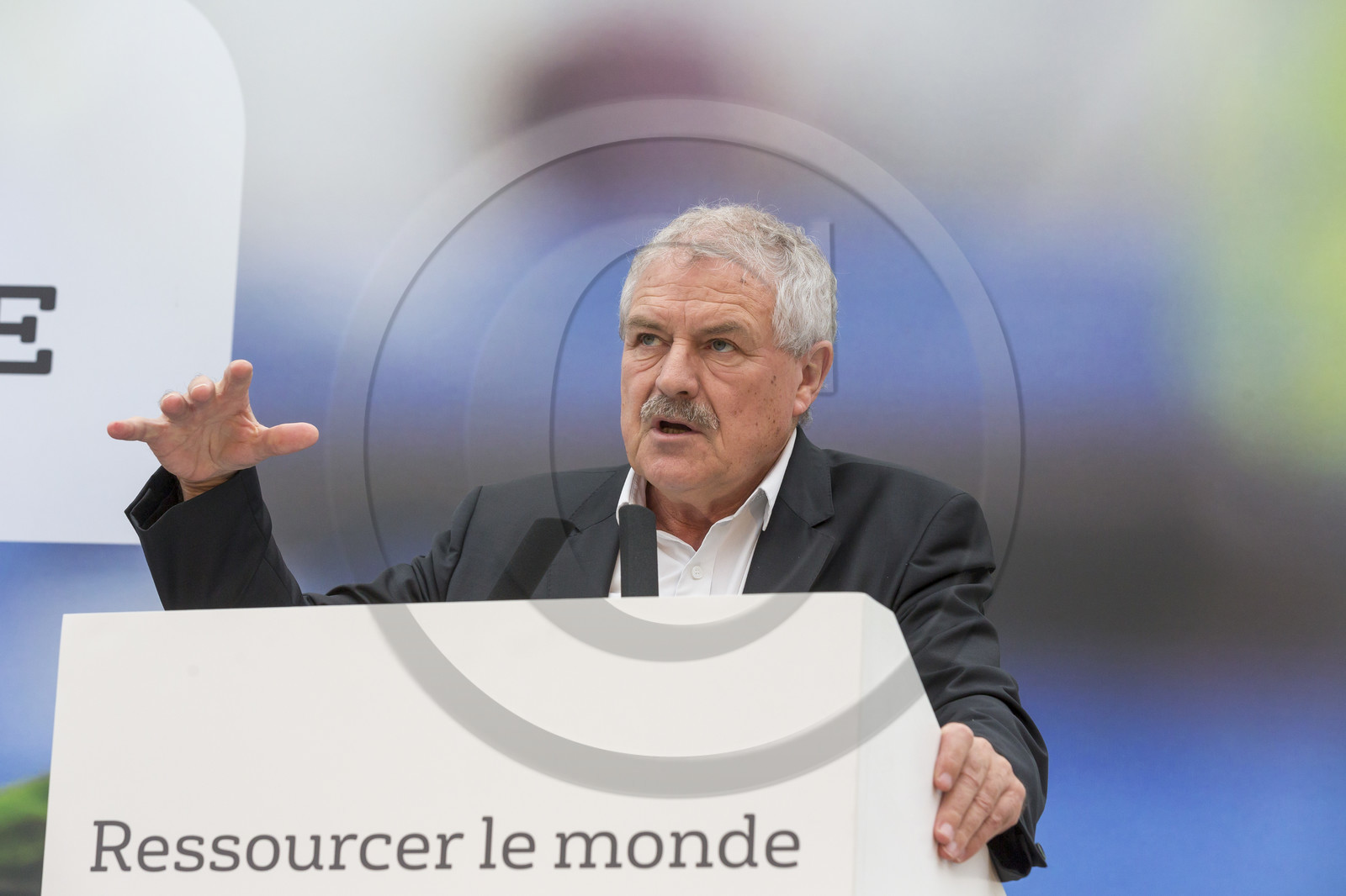 Inauguration du centre de regroupement D3E à Lorient (Déchets d'Equipements Electriques et Electroniques). Inauguration du centre de regroupement D3E à Lorient (Déchets d'Equipements Electriques et Electroniques).