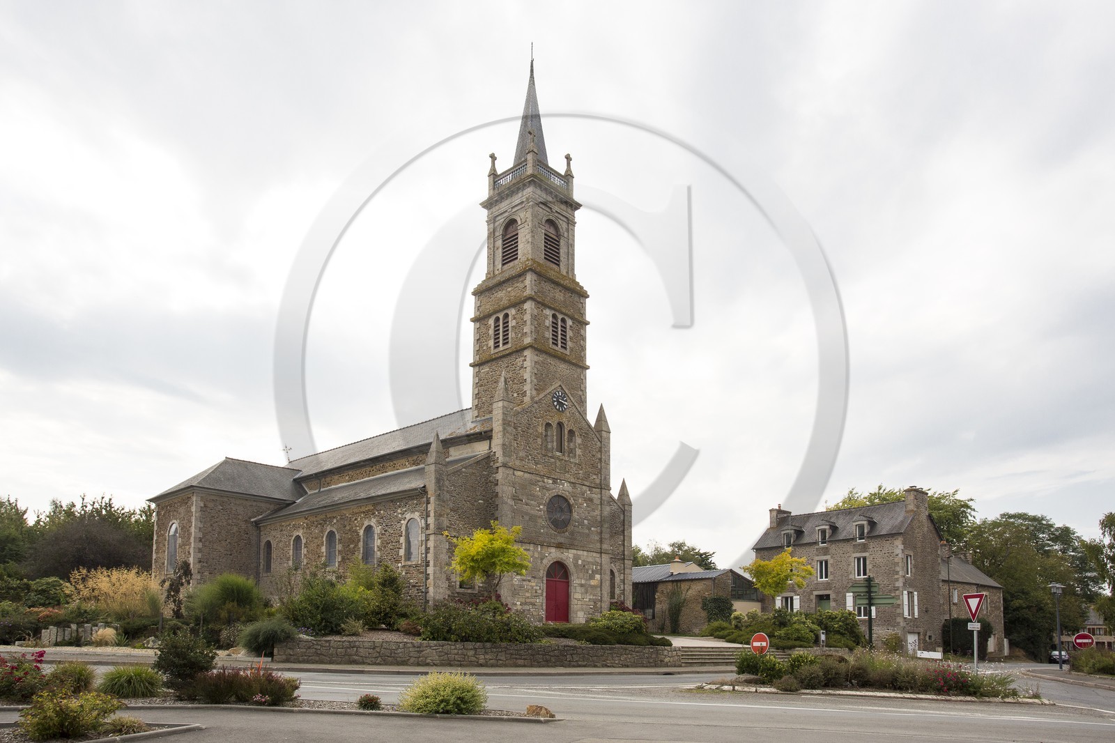 Eglise Saint-Jacques le Mineur .Languenan Eglise Saint-Jacques le Mineur .Languenan