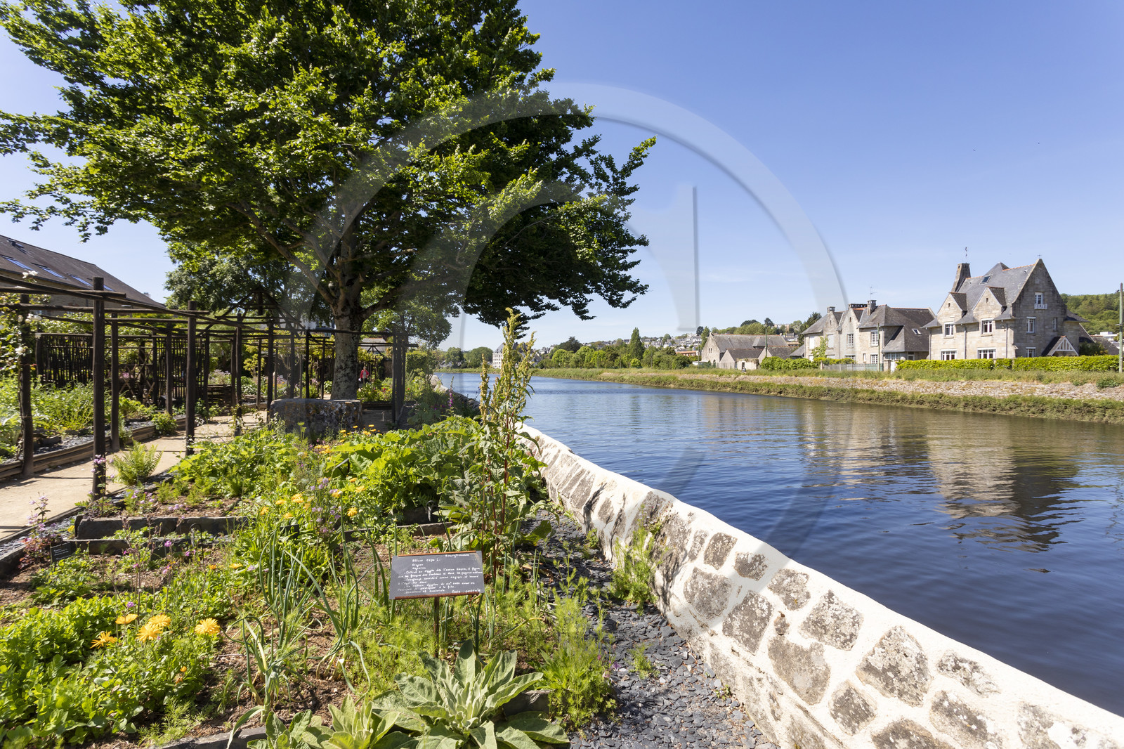 Le jardin du Prieuré Locmaria à Quimper Le jardin du Prieuré Locmaria à Quimper