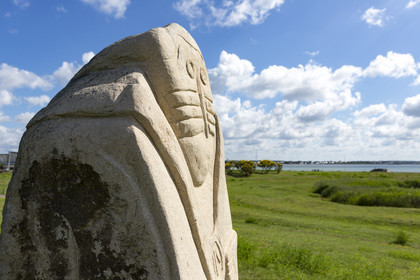 Sculpture of the dune people _ Gavres