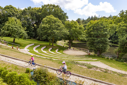 Languidic Greenery Theater