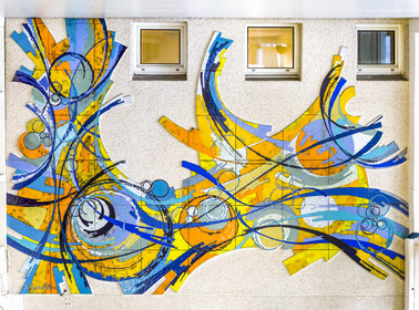 Oeuvre d’art en céramique signée JC Gonalc'h située dans l’ancienne agence postale place François Mitterrand à Lorient.