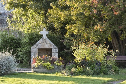 Fontaine de la place Voulien _ La Trinité sur Mer.