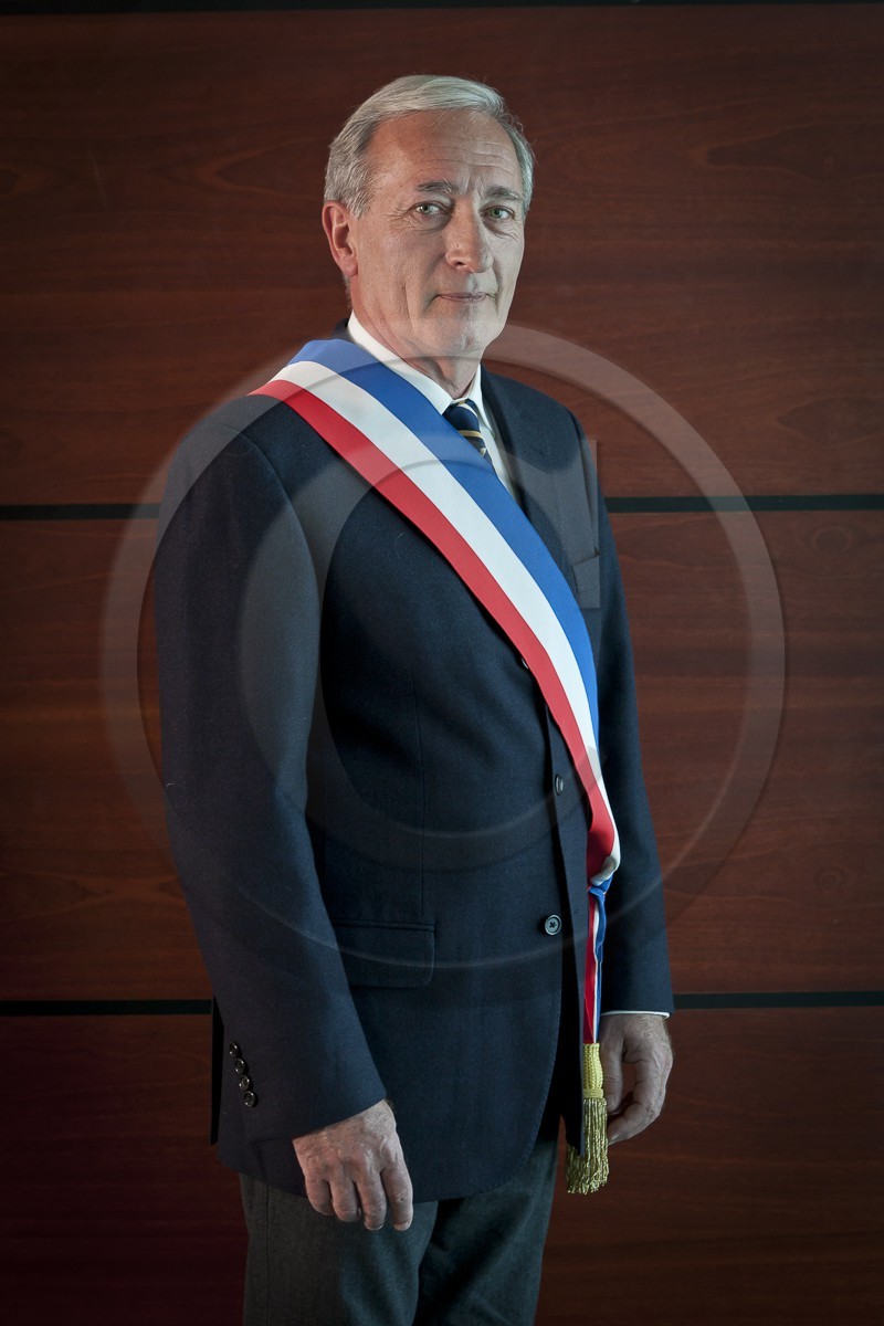 Mr Yves Normand _ Maire de la Trinite sur mer ( 56).