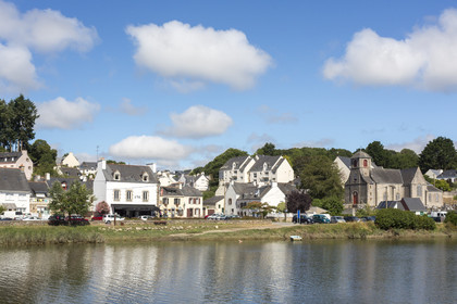 Hennebont vu depuis le Blavet