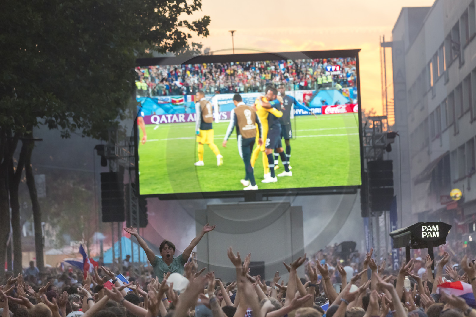 1 2 finale de coupe du monde de Football. Retransmission publique sur écran géant à Lorient 1 2 finale de coupe du monde de Football. Retransmission publique sur écran géant à Lorient