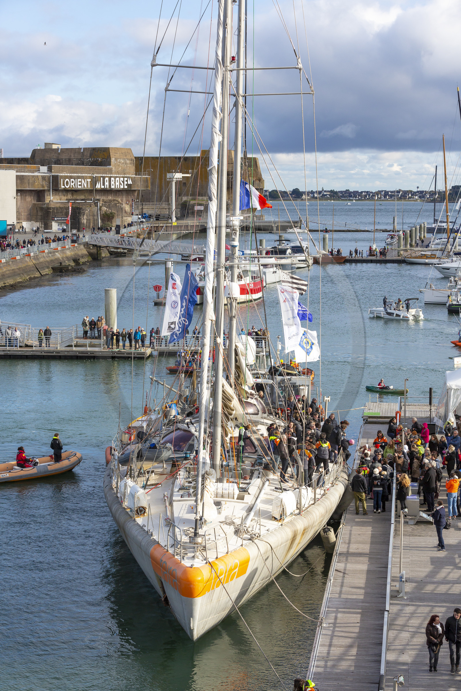 Lorient 27 October 2018 _ Arrival of the Tara at the base of submarines Lorient. Lorient 27 October 2018 _ Arrival of the Tara at the base of submarines Lorient.