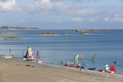 La plage du Rougeret à Saint-Jacut de la Mer ( 22 ).