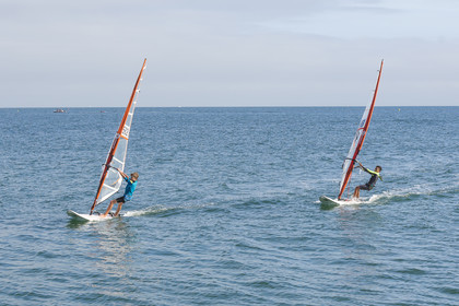 Pratique de la planche à voile à Carnac
