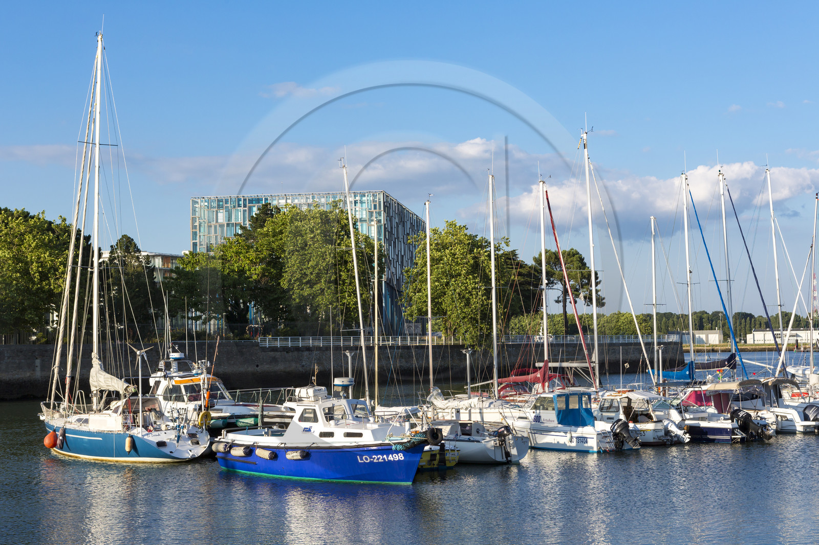 Le Port de Lorient et la maison de l'Agglomération en arrière -plan Le Port de Lorient et la maison de l'Agglomération en arrière -plan