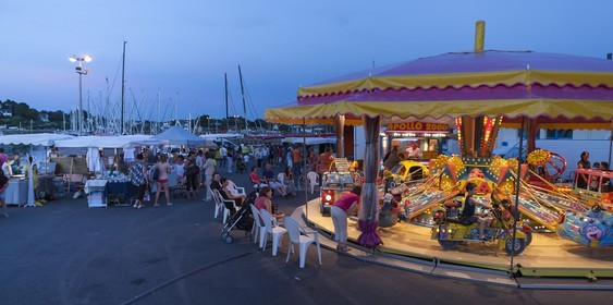 Marche sur le port de la Trinite sur mer