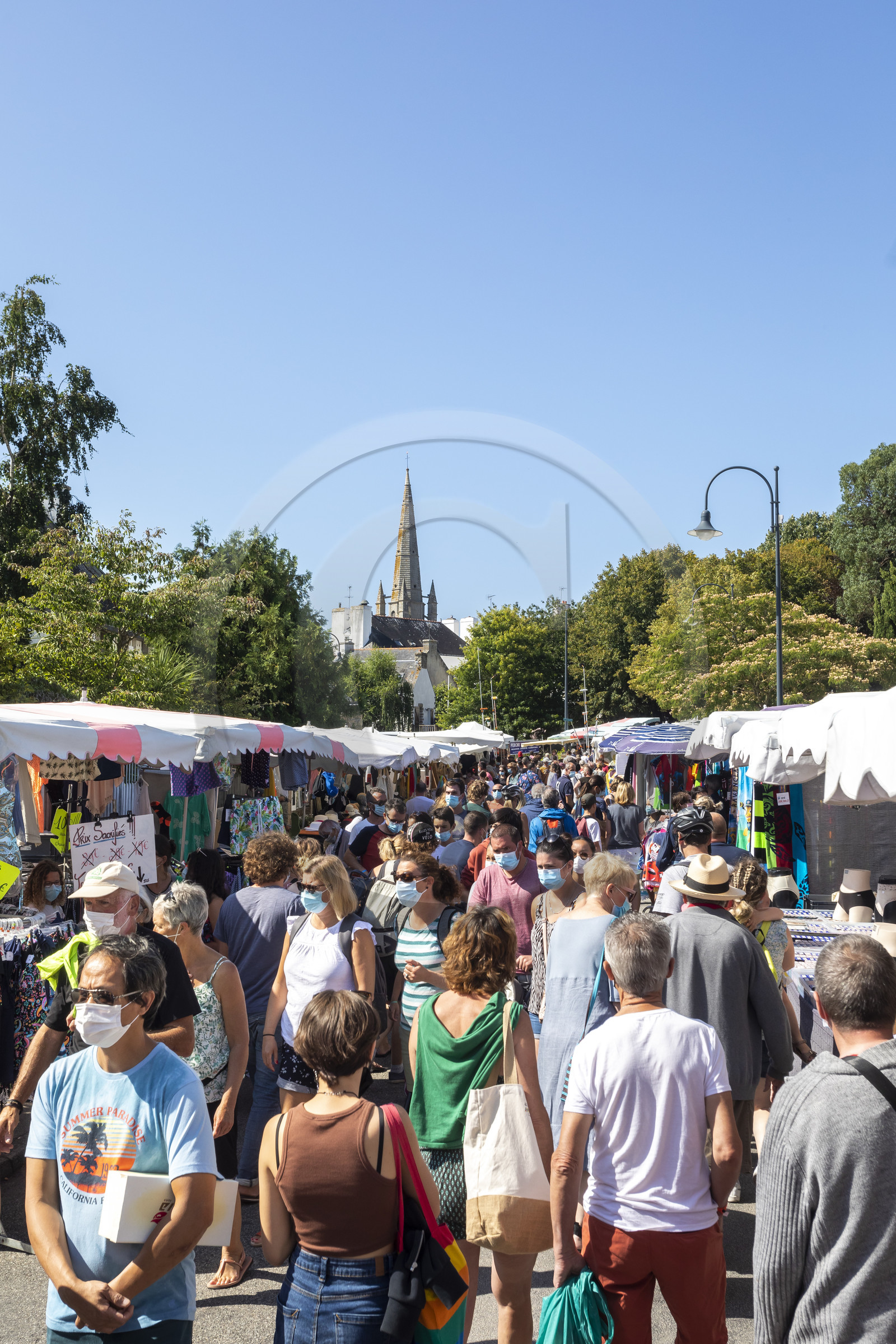 CARNAC _ Jour de marché dans le bourg _ ÉTÉ 2021