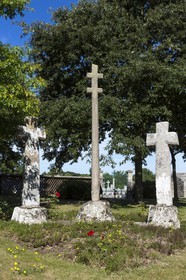 3 granite cross_Plélan le Petit