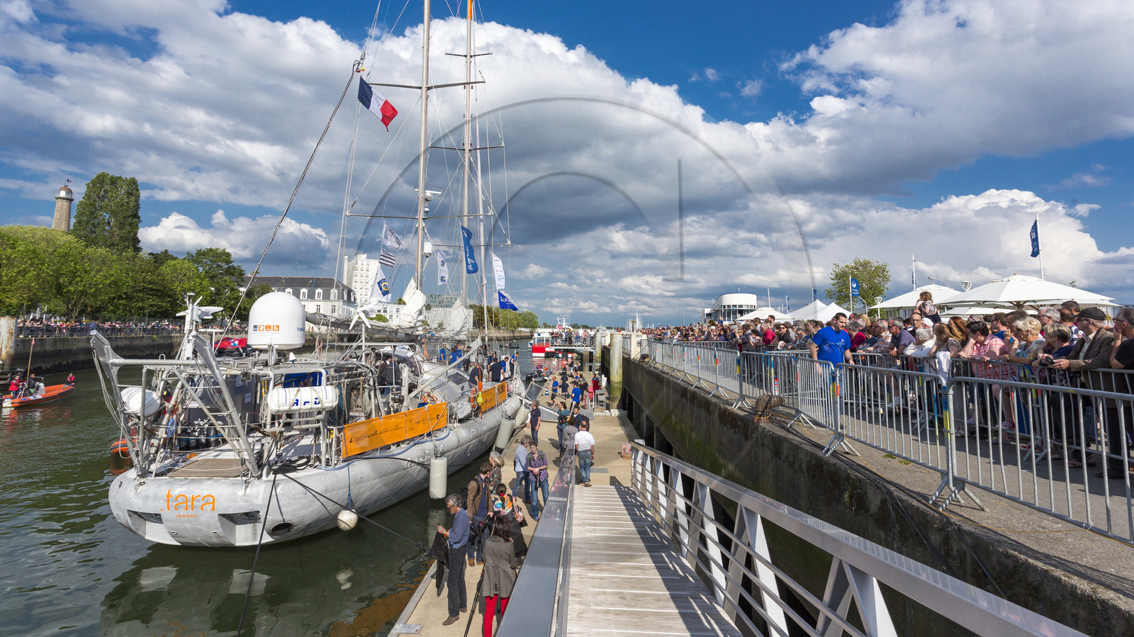 Départ du Tara le 28 Mai 2016 _ Port de Lorient. Départ du Tara le 28 Mai 2016 _ Port de Lorient.