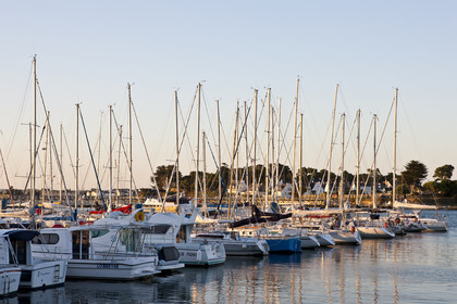 Le port de la pointe _ Port-Louis