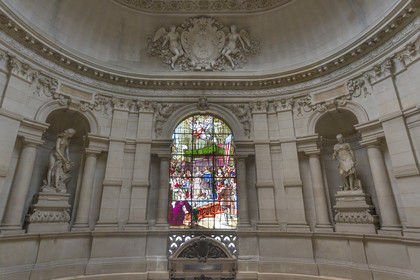 vitrail de Charles Champigneulle représentant le mariage d’Anne de Bretagne