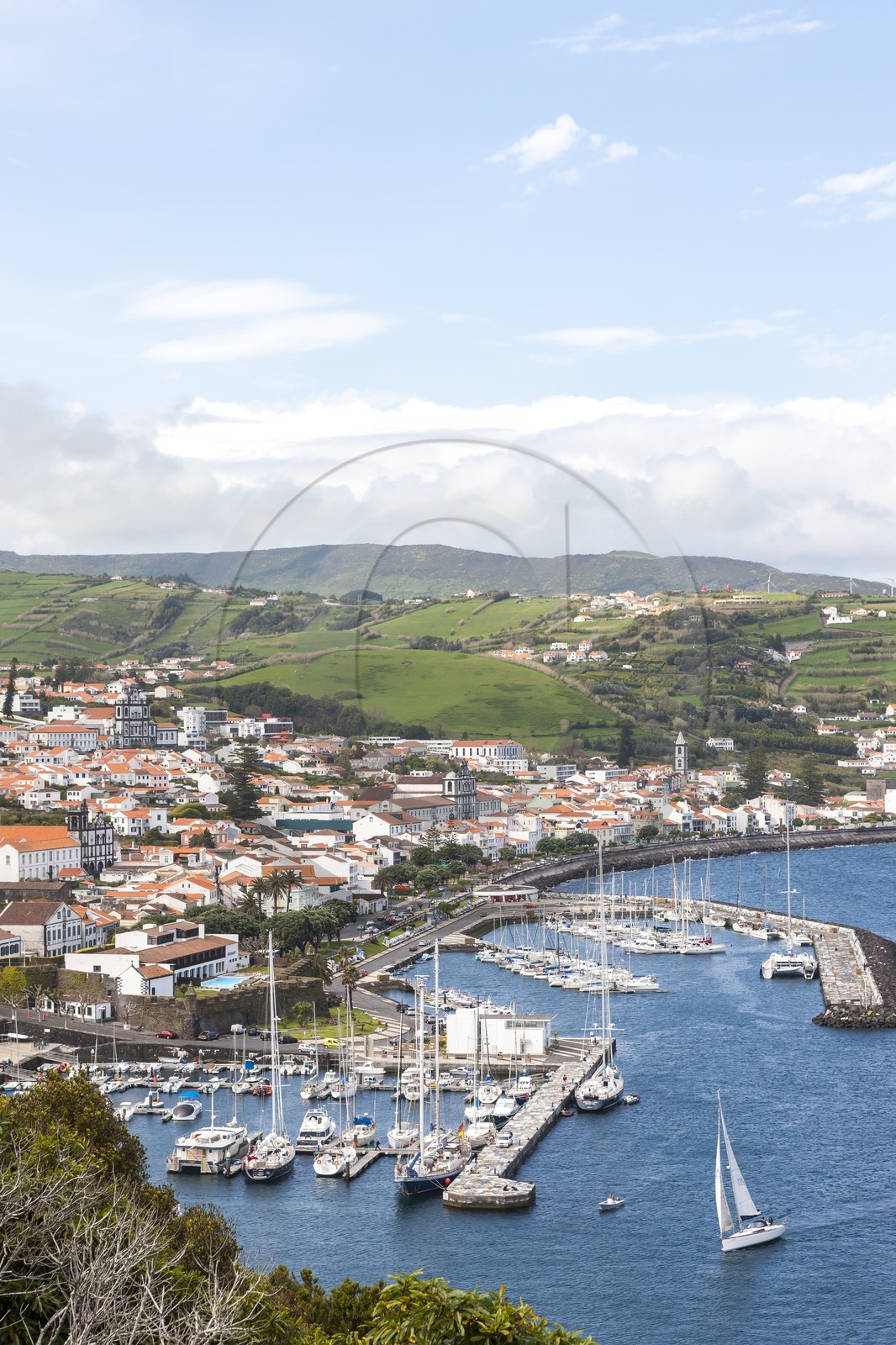 Le port d' Horta_Faial_Archipel des Açores Le port d' Horta_Faial_Archipel des Açores