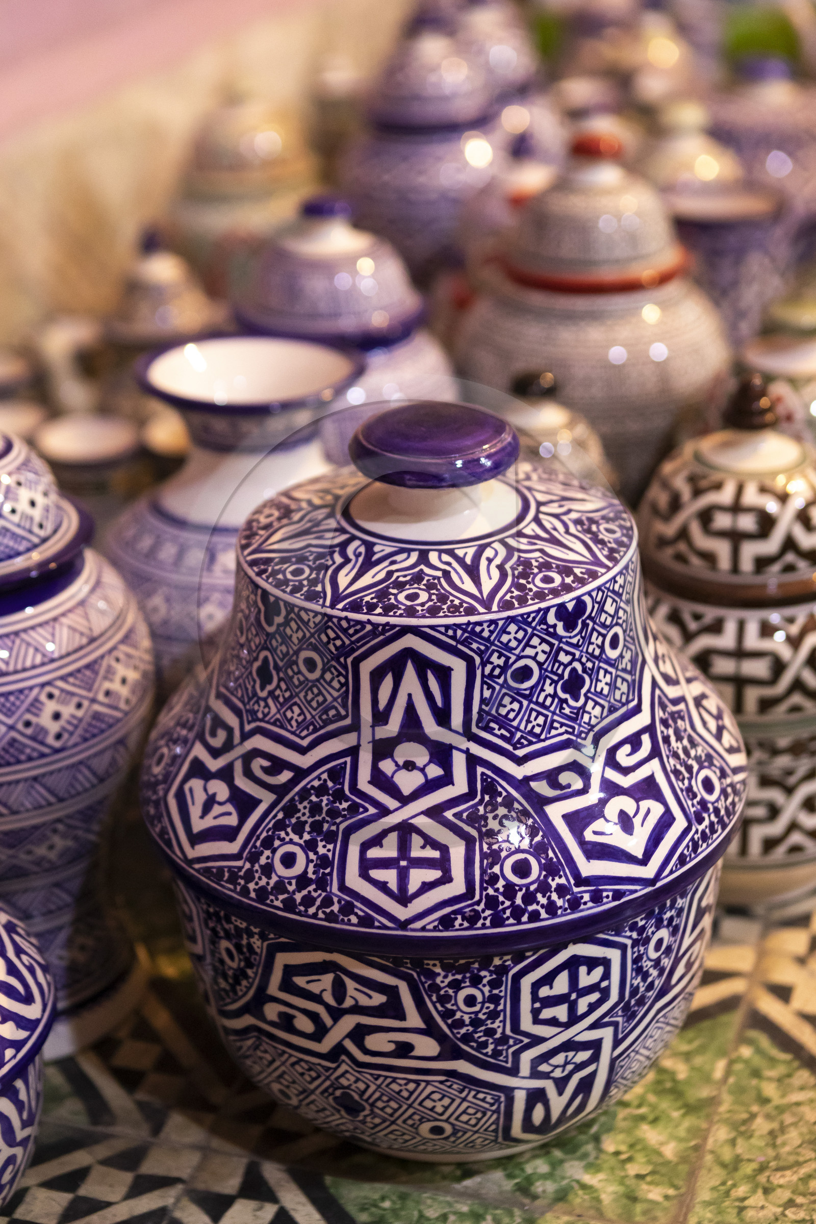 Poteries artisanales confectionnées dans la ville de Fès au Maroc