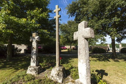 3 granite cross_Plélan le Petit