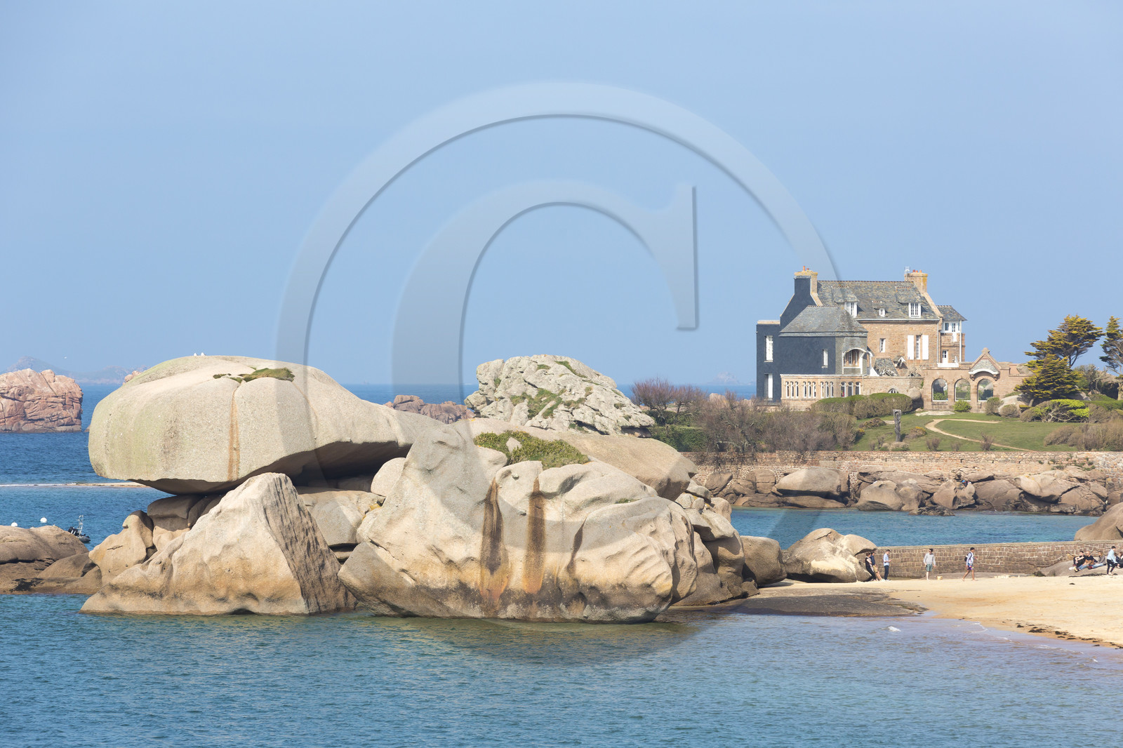 View of Coz Pors beach in Trégastel