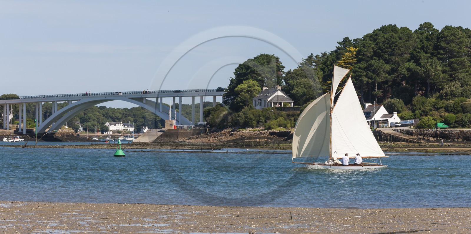 La riviere de Crac h vue depuis la Trinite sur Mer La riviere de Crac h vue depuis la Trinite sur Mer