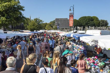 CARNAC _ Jour de marché dans le bourg _ ÉTÉ 2021