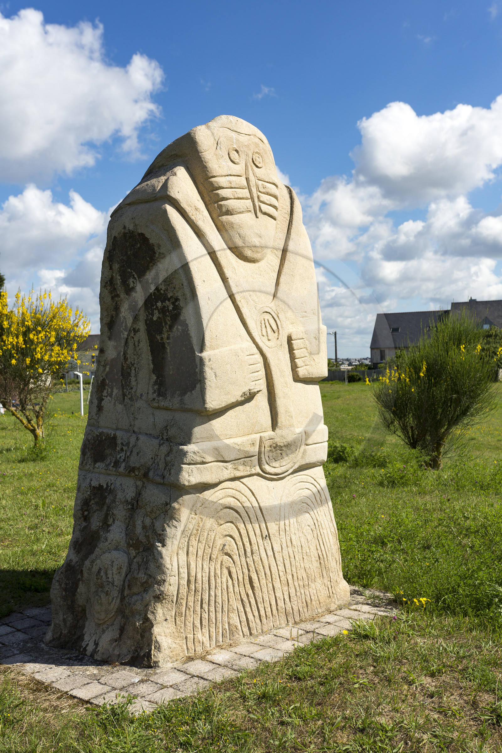 Sculpture of the dune people _ Gavres