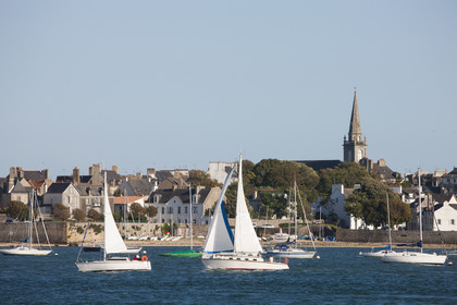 Rade de Lorient. Vue sur Port-Louis depuis Larmor-Plage.