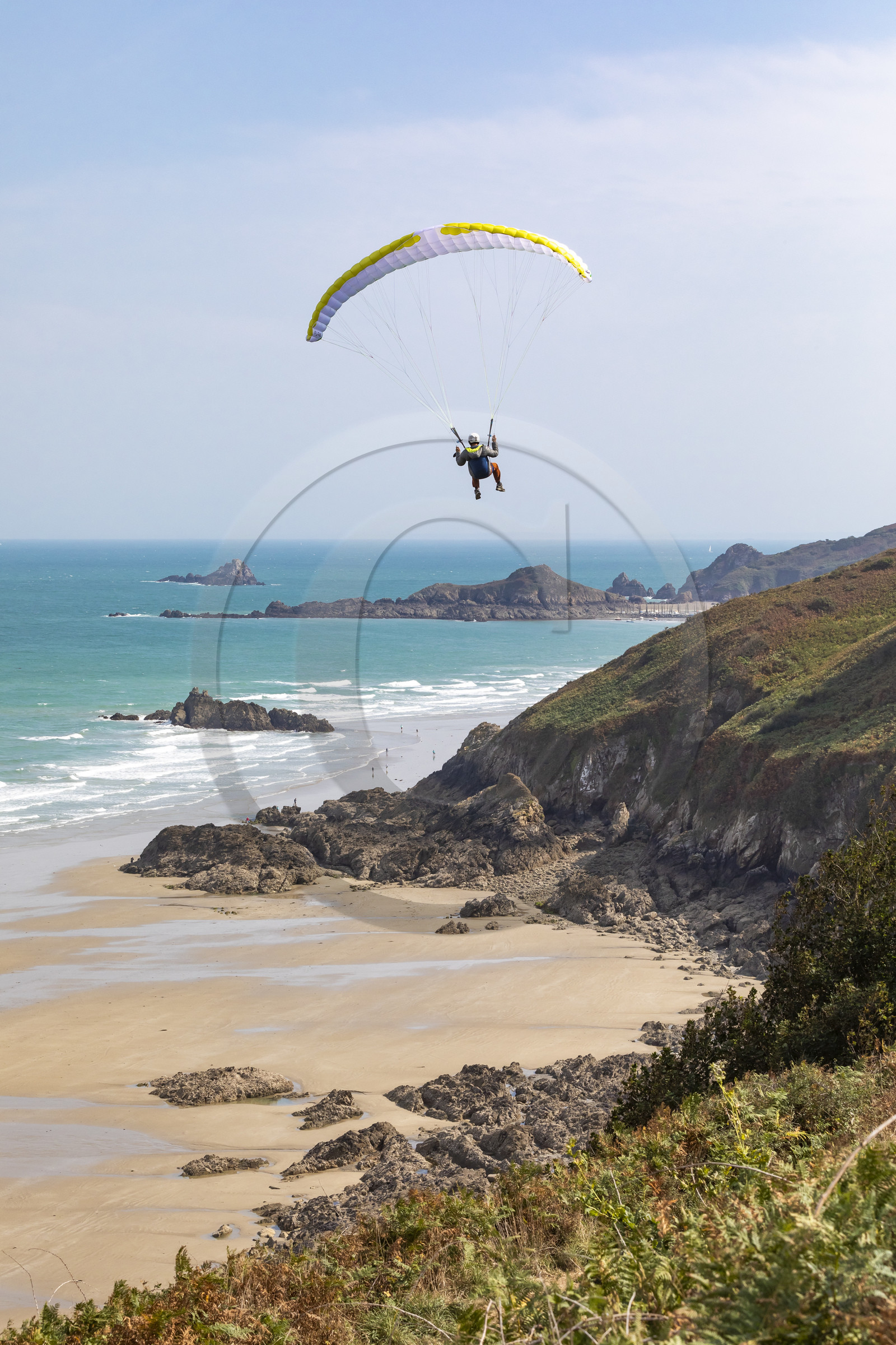 Parapente le long des falaises de Plouha Parapente le long des falaises de Plouha