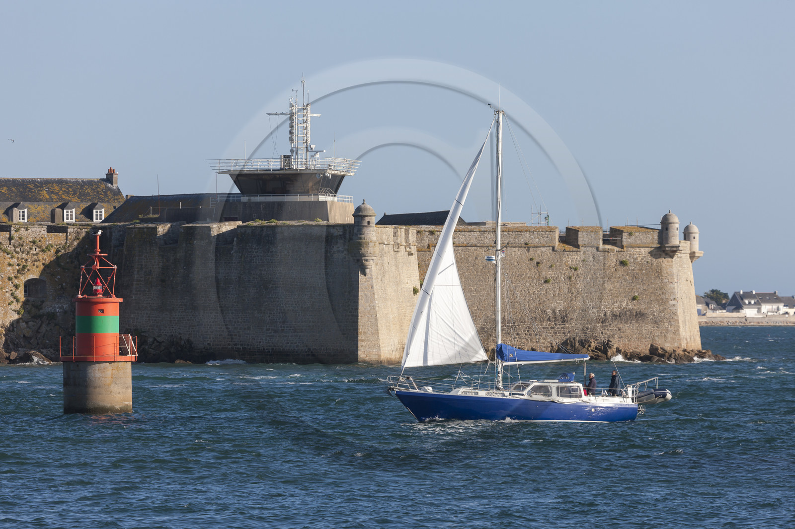 Rade de Lorient. Vue sur Port-Louis depuis Larmor-Plage. Rade de Lorient. Vue sur Port-Louis depuis Larmor-Plage.