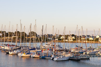 Le port de la pointe _ Port-Louis