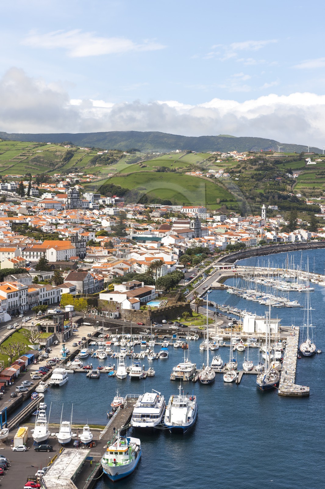 Le port d' Horta_Faial_Archipel des Açores Le port d' Horta_Faial_Archipel des Açores