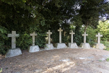 Set of 7 cross_ Plélan-le-petit
