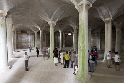 La réserve d' eau à été construite en 1875 afin de stocker l' eau utilisée dans l' arsenal par la compagnie des Indes _ Lorient