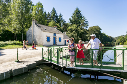 The sluice of Minazen along the Blavet. Languidic