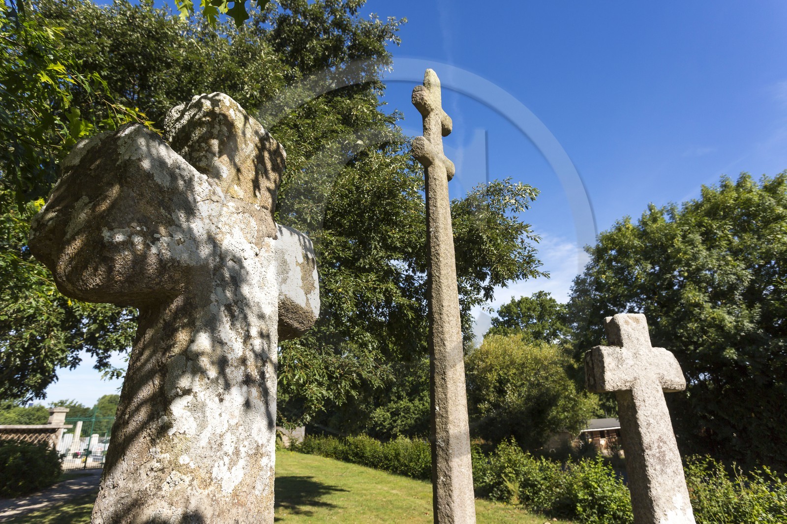 3 granite cross_Plélan le Petit 3 granite cross_Plélan le Petit