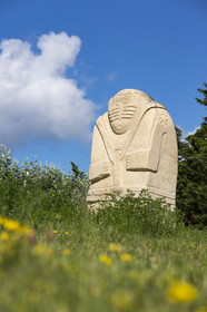 Sculpture of the dune people _ Gavres