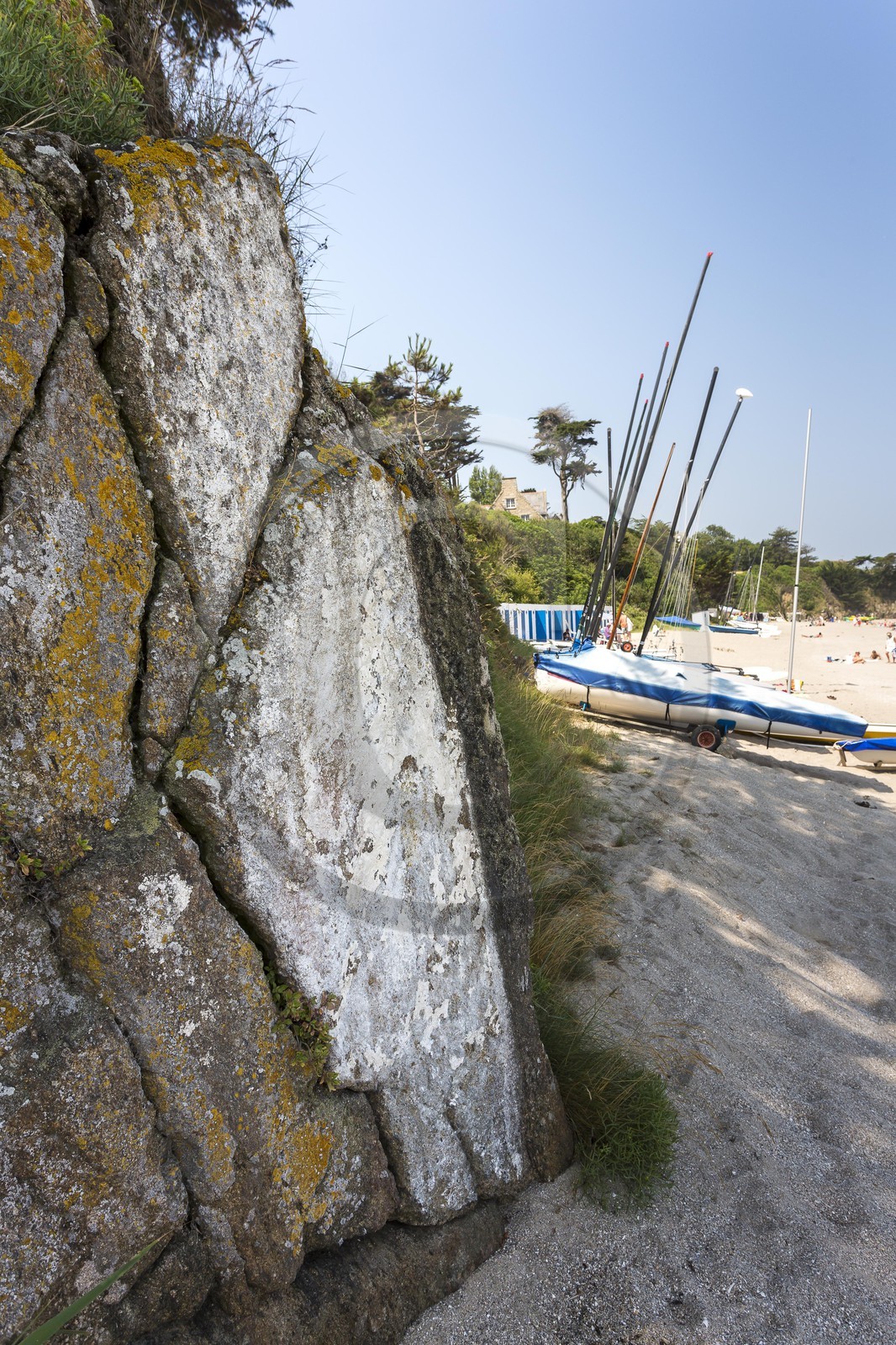 Le Saint Awawa sur la plage du Rougeret à Saint-Jacut de la Mer ( 22 ). Le Saint Awawa sur la plage du Rougeret à Saint-Jacut de la Mer ( 22 ).