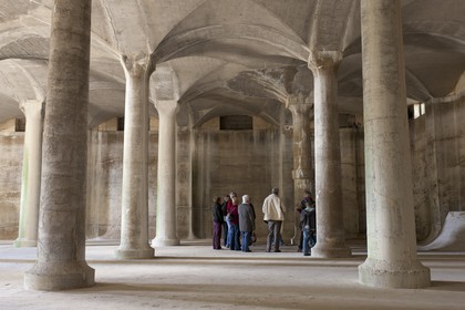 La réserve d' eau à été construite en 1875 afin de stocker l' eau utilisée dans l' arsenal par la compagnie des Indes _ Lorient
