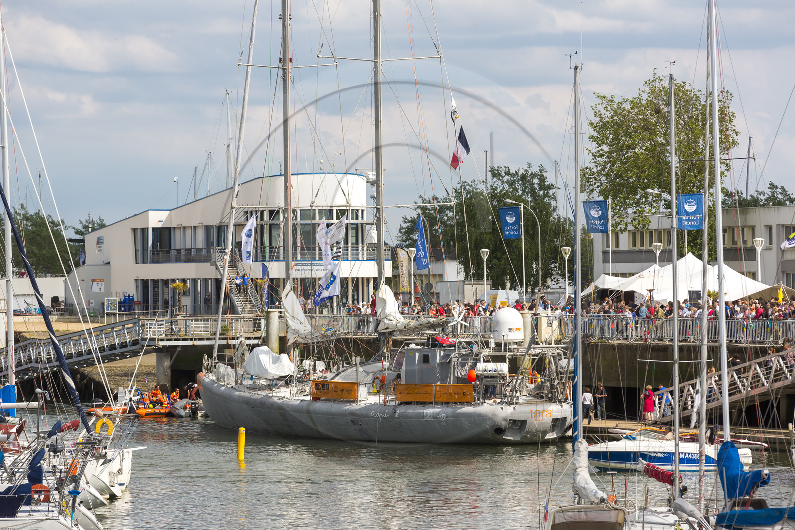 Départ du Tara le 28 Mai 2016 _ Port de Lorient. Départ du Tara le 28 Mai 2016 _ Port de Lorient.
