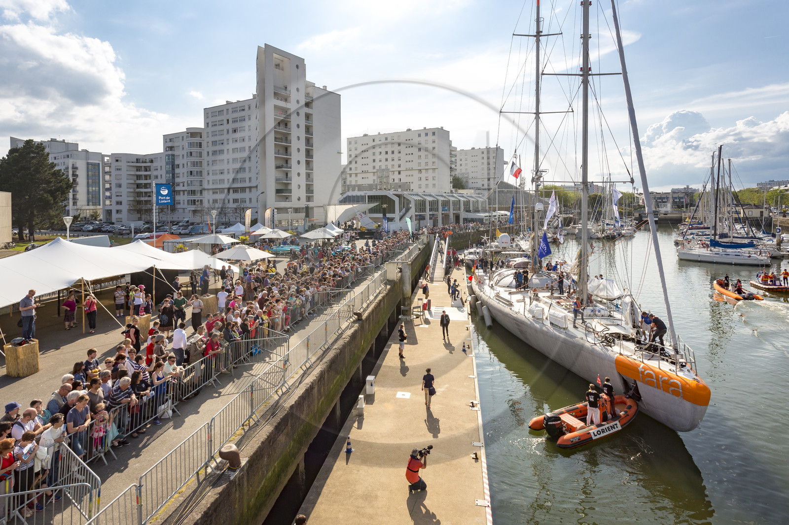 28 Mai 2016, départ du Tara du port de Lorient. 28 Mai 2016, départ du Tara du port de Lorient.