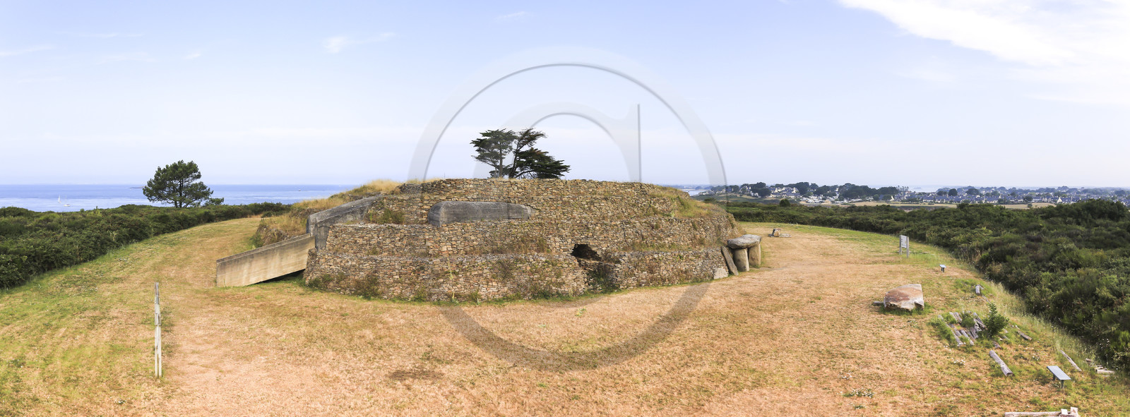 Le cairn du Petit Mont _ Arzon Le cairn du Petit Mont _ Arzon