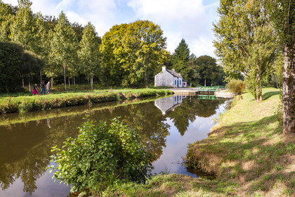 Lock of Minazen on the Blavet _ Languidic