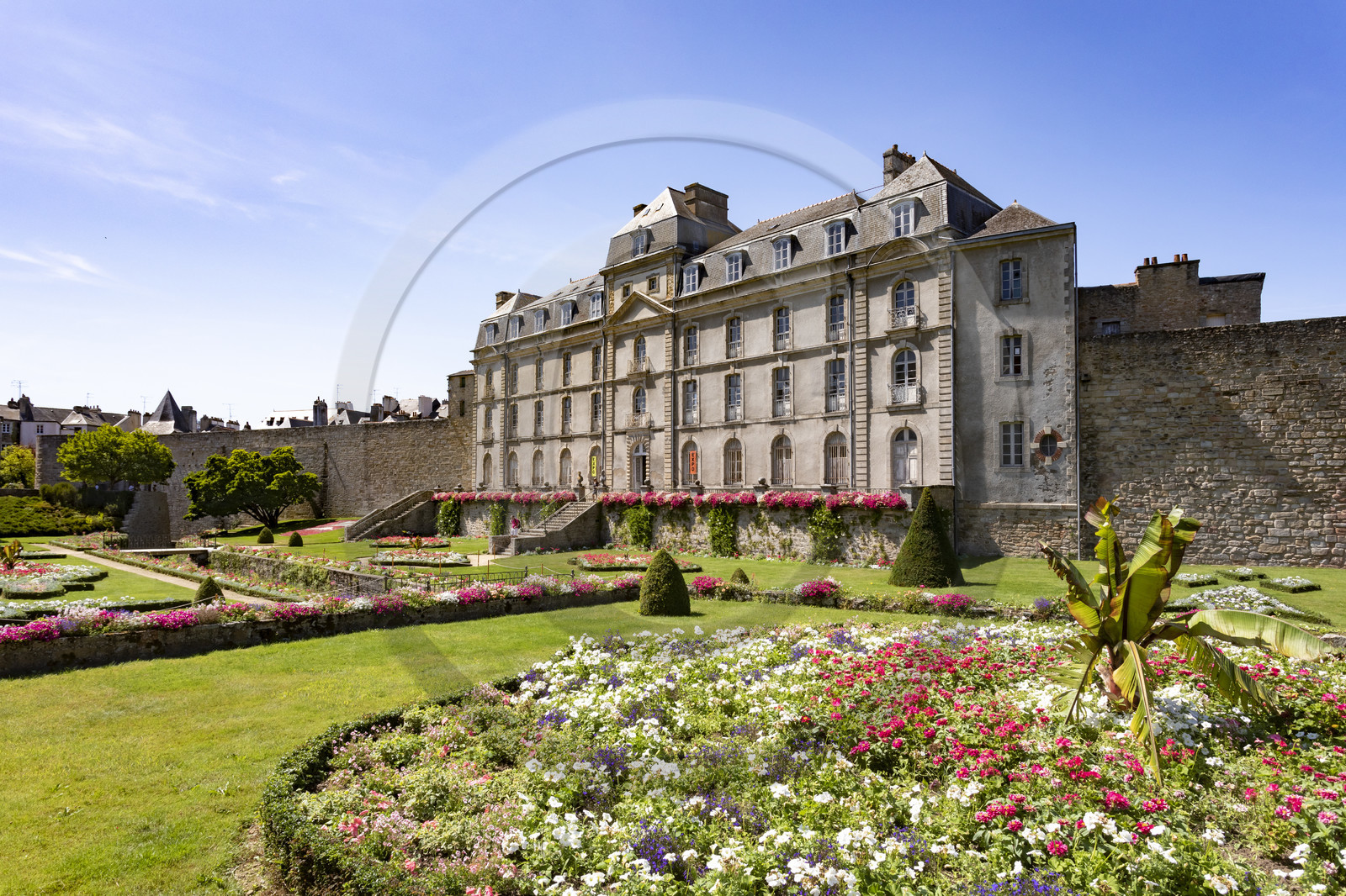 The garden and the castle of the stoat in Vannes